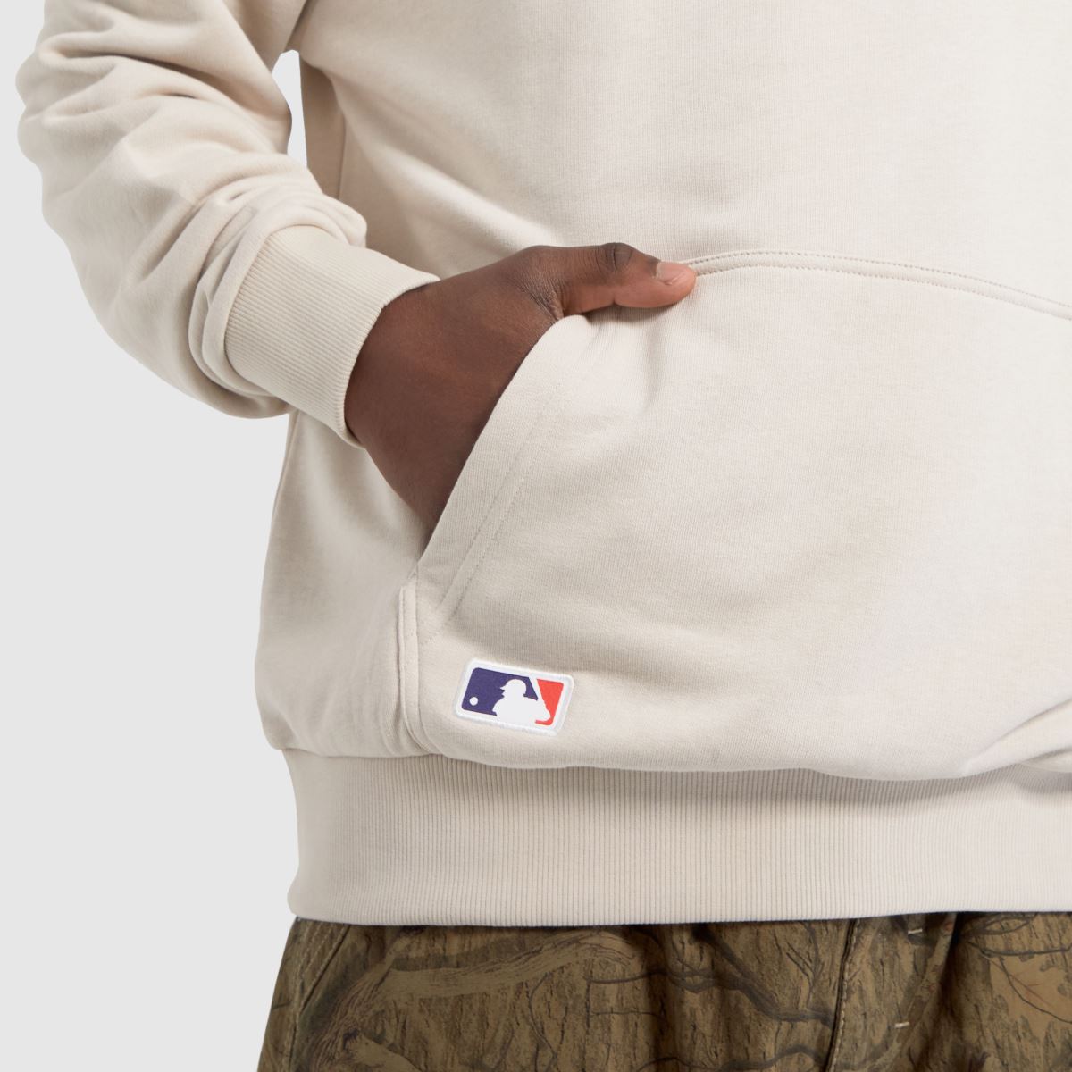 New Era League Essential kapucnis pulóver kő színben