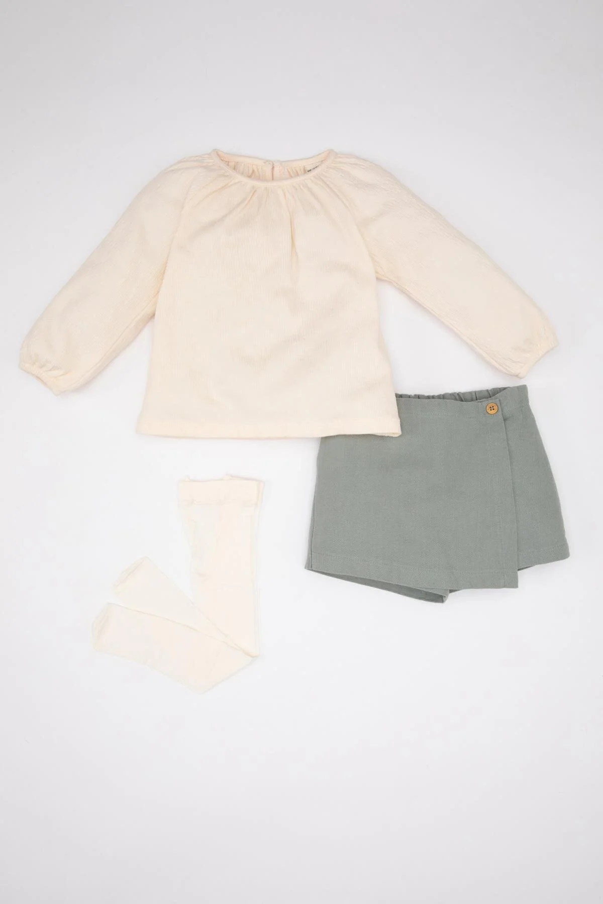DeFacto  Mädchen Baby Gabardine Bluse Shorts Rock Socken 3er Set B9621a524sp