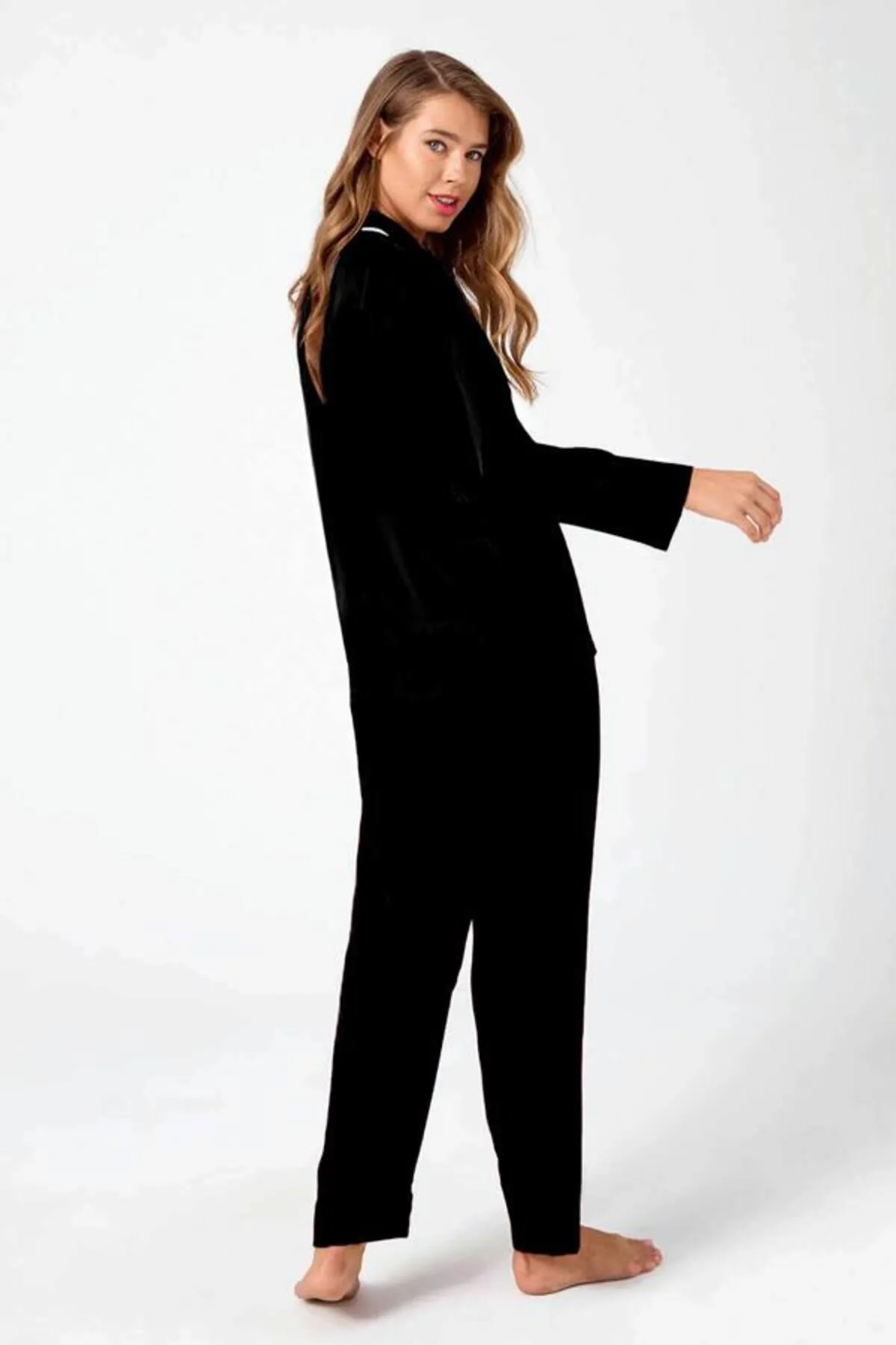 Cottonhill  Schwarzes Damen-Pyjama-Set aus Baumwolle mit Knopfleiste vorne