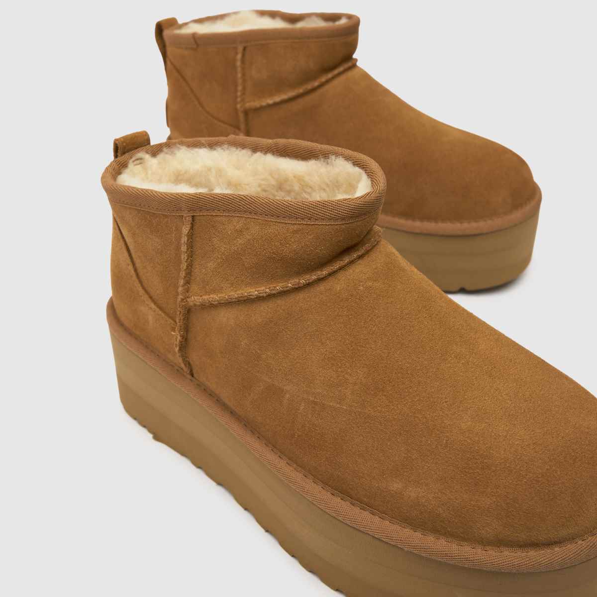 Klasické ultra mini boty na platformě UGG v kaštanové barvě