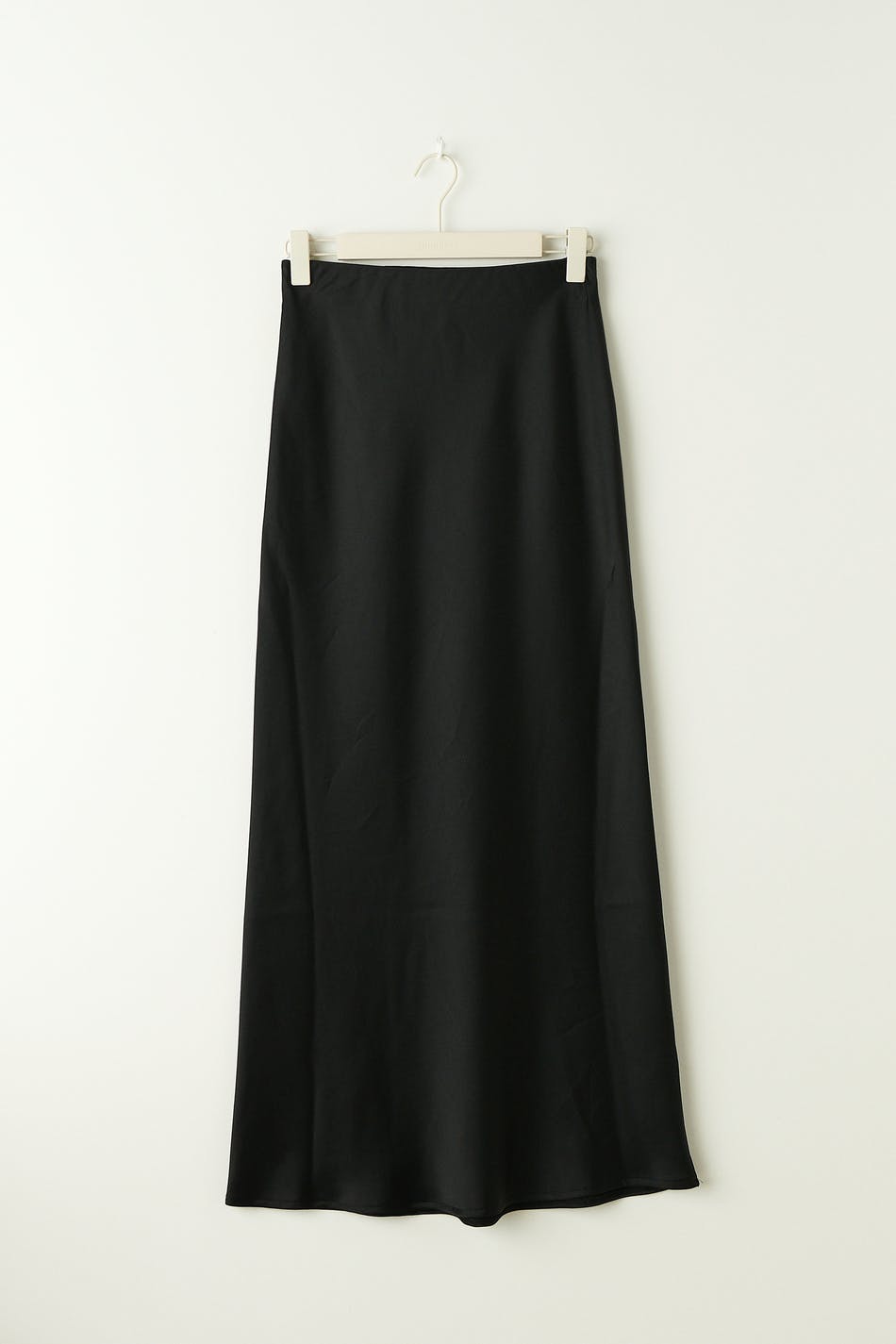 Maxi flowy satin skirt