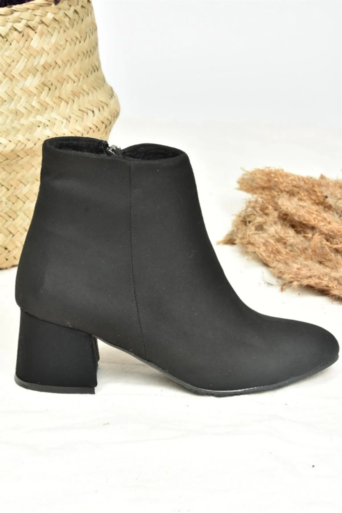 Fox Shoes  Schwarze Wildleder-Damenstiefel mit kurzem Absatz L276852402