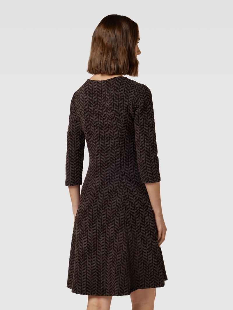 Knielanges Kleid mit Allover-Muster in schokobraun