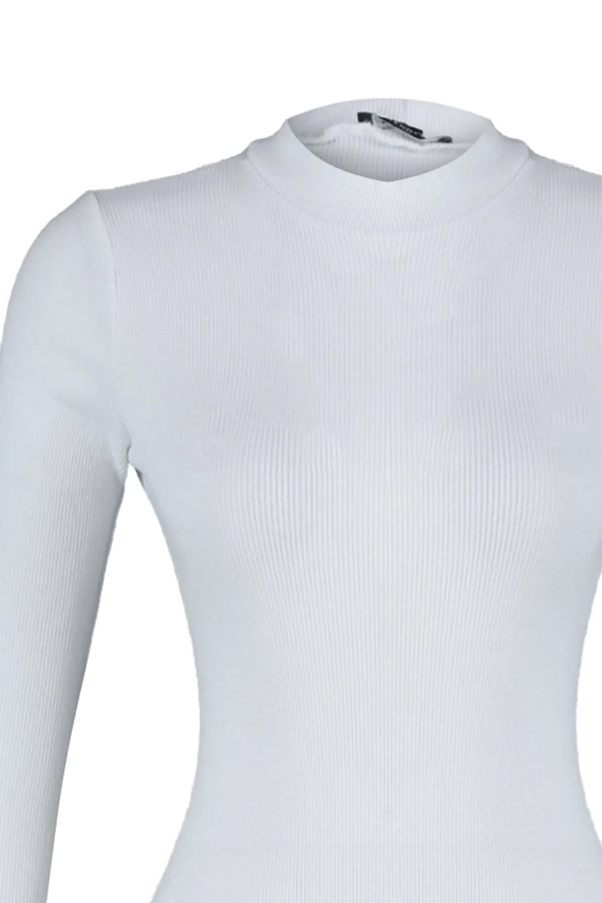 Trendyol Collection  Weißer schmaler, gerippter Stretch-Strickbody mit Stehkragen und Druckknopf TWOAW20BD0011