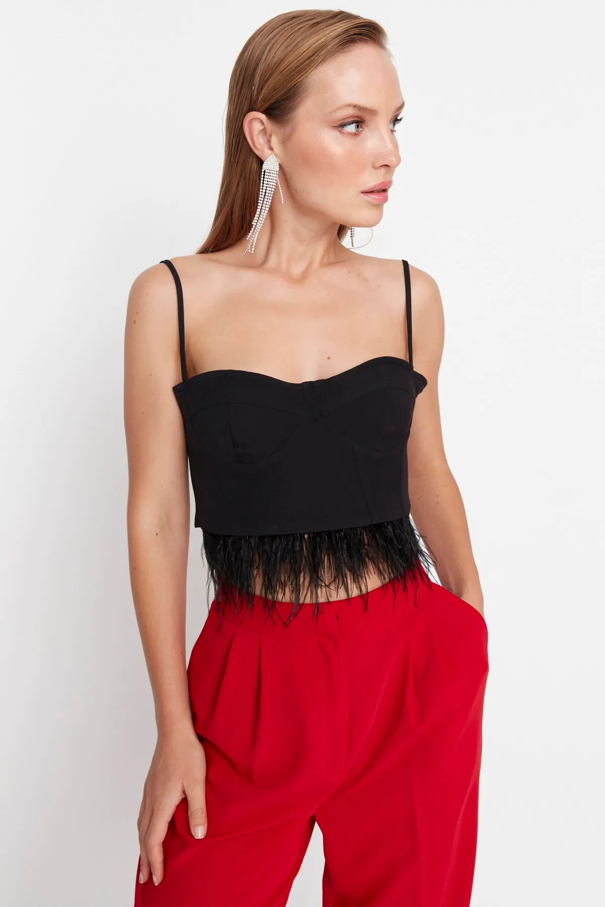 Trendyol Collection  Schwarzes, detailliertes, bauchfreies Bustier von Otriş TPRAW23BS00044