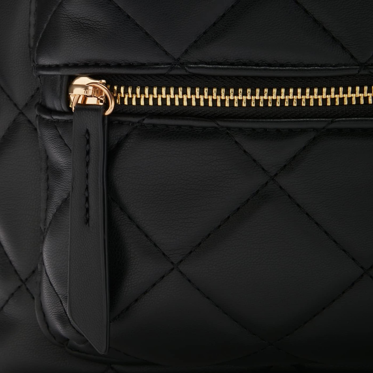 VALENTINO / MIRIADE SPA Handtaschen schwarz