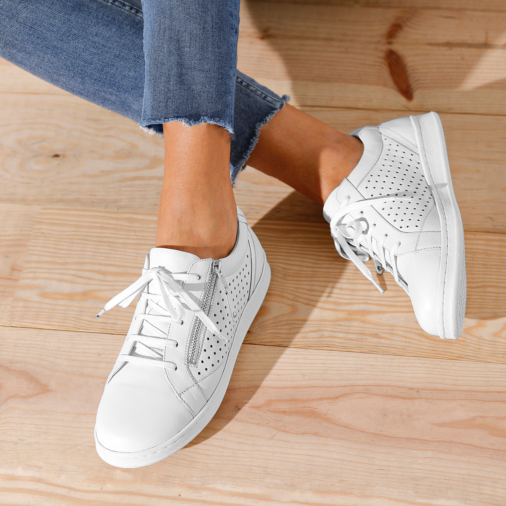 Tennis zippée en cuir perforé