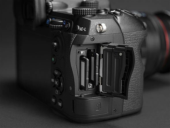PENTAX Premium PENTAX K-3 MIII Systemkamera (18-135 WR, 25,73 MP, Bluetooth, WLAN (Wi-Fi)