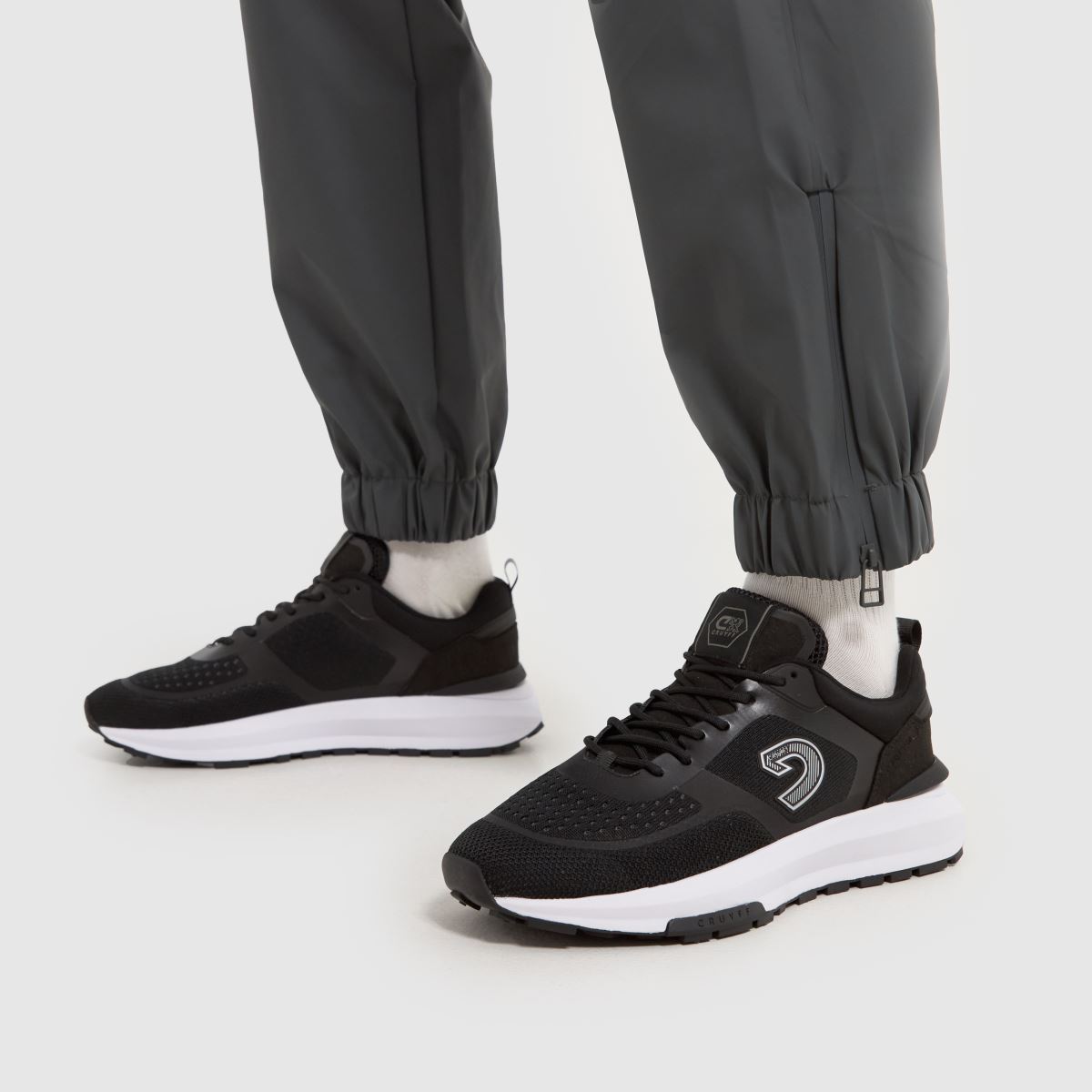 CRUYFF Fuzeknit-sneakers i svart och vitt