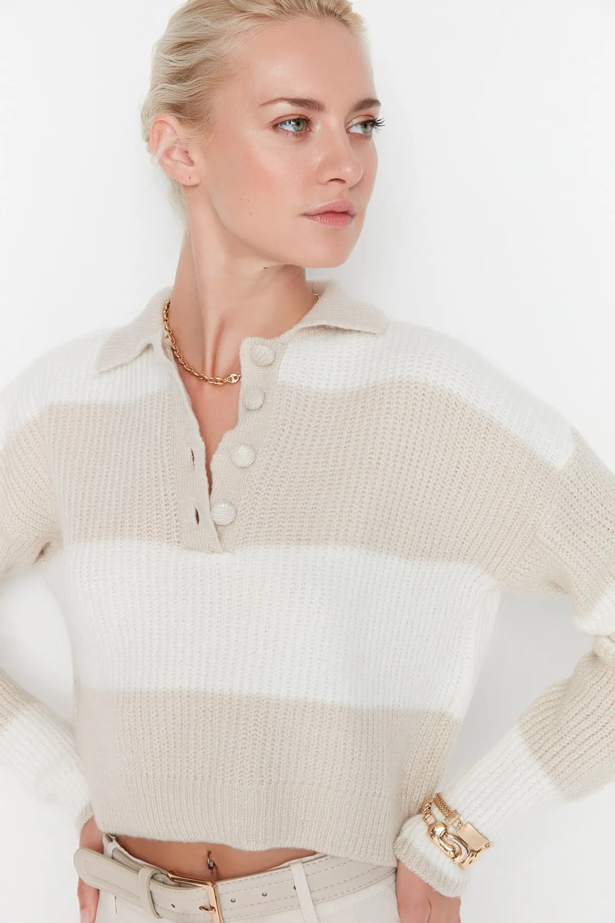 Trendyol Collection  Steinfarbener, weich strukturierter Strickpullover mit Farbblockdesign TWOAW22KZ0226