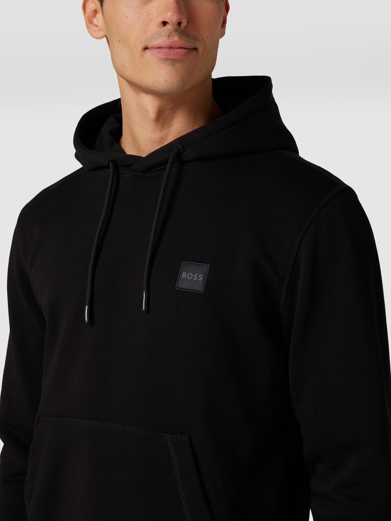 Hoodie mit Label-Detail und Känguru-Tasche Modell 'WETALK' in schwarz