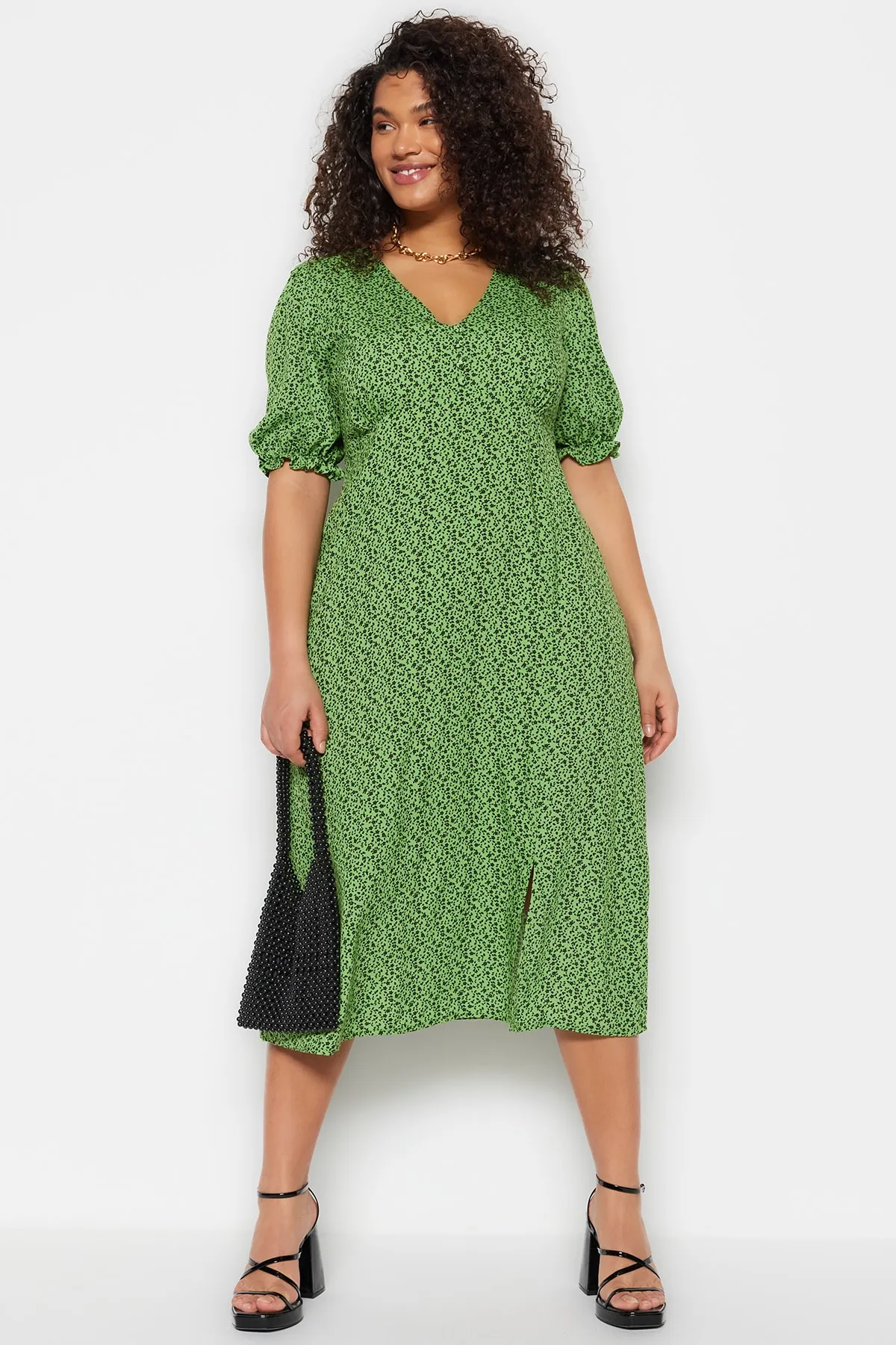 Trendyol Curve  Gewebtes Schlitzkleid mit Tiermuster in Grün TBBSS23AH00092