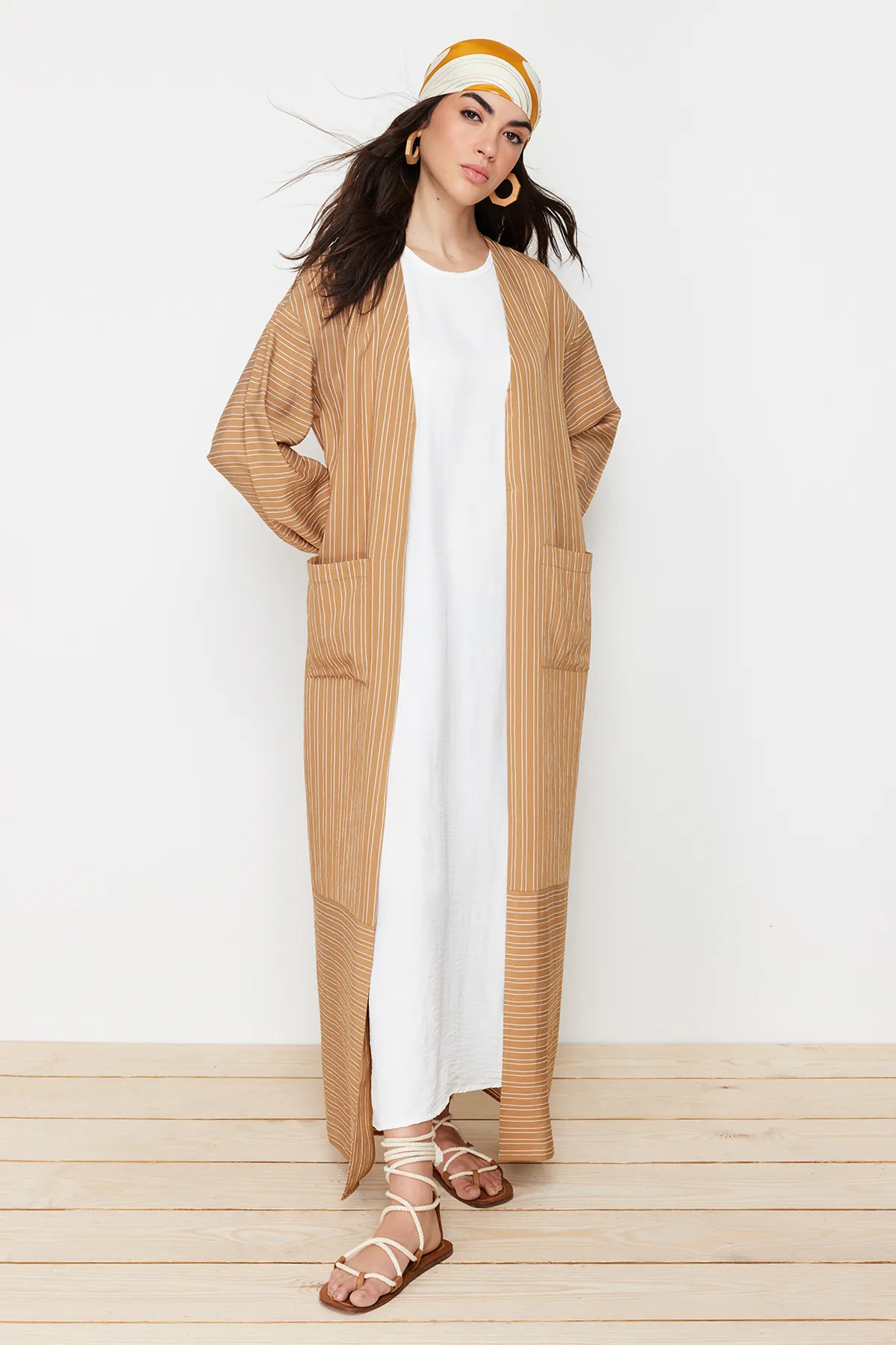 Trendyol Modest  Kamellange, gestreifte, gewebte Mütze in Leinenoptik & Ferace & Abaya TCTSS24KF00003