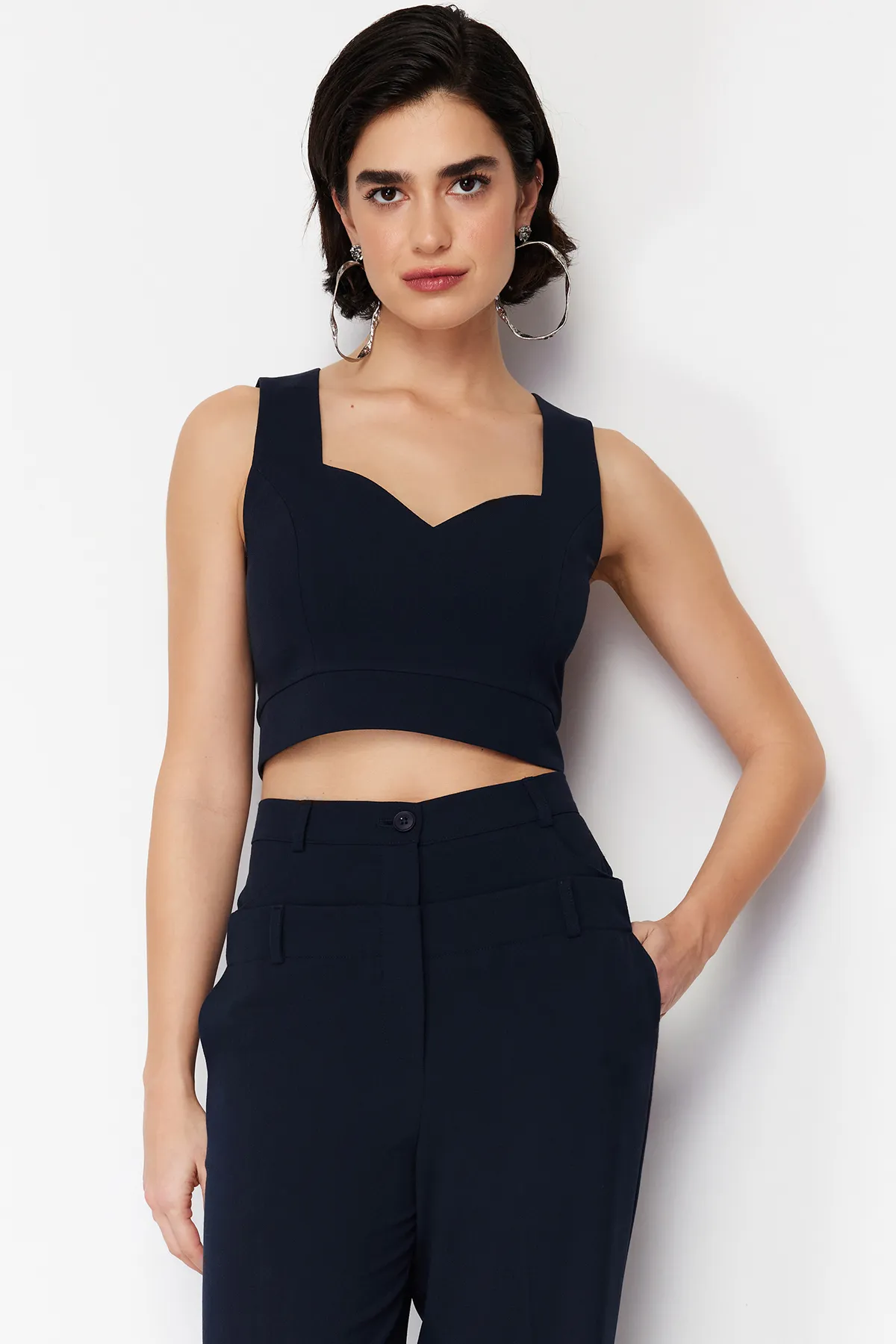 Trendyol Collection  Marineblaue, gewebte Crop-Webbluse TWOSS24BZ00332