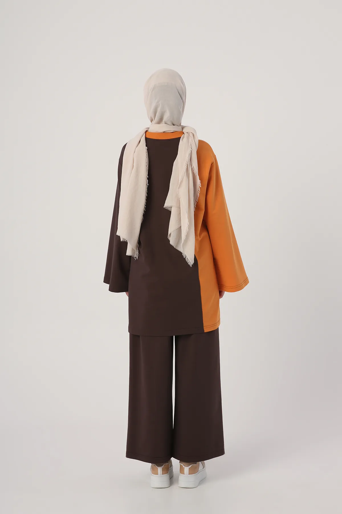 ALLDAY  Bitter Brown Zweifarbiger Alltagsanzug mit Camisole und Taschendetails