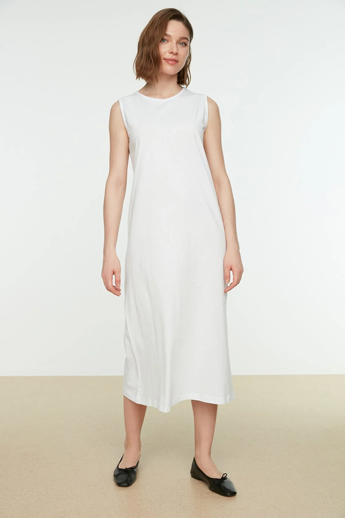 Trendyol Modest  Weißes ärmelloses Kleid mit Futter und Unterwäsche TCTSS21UK0034