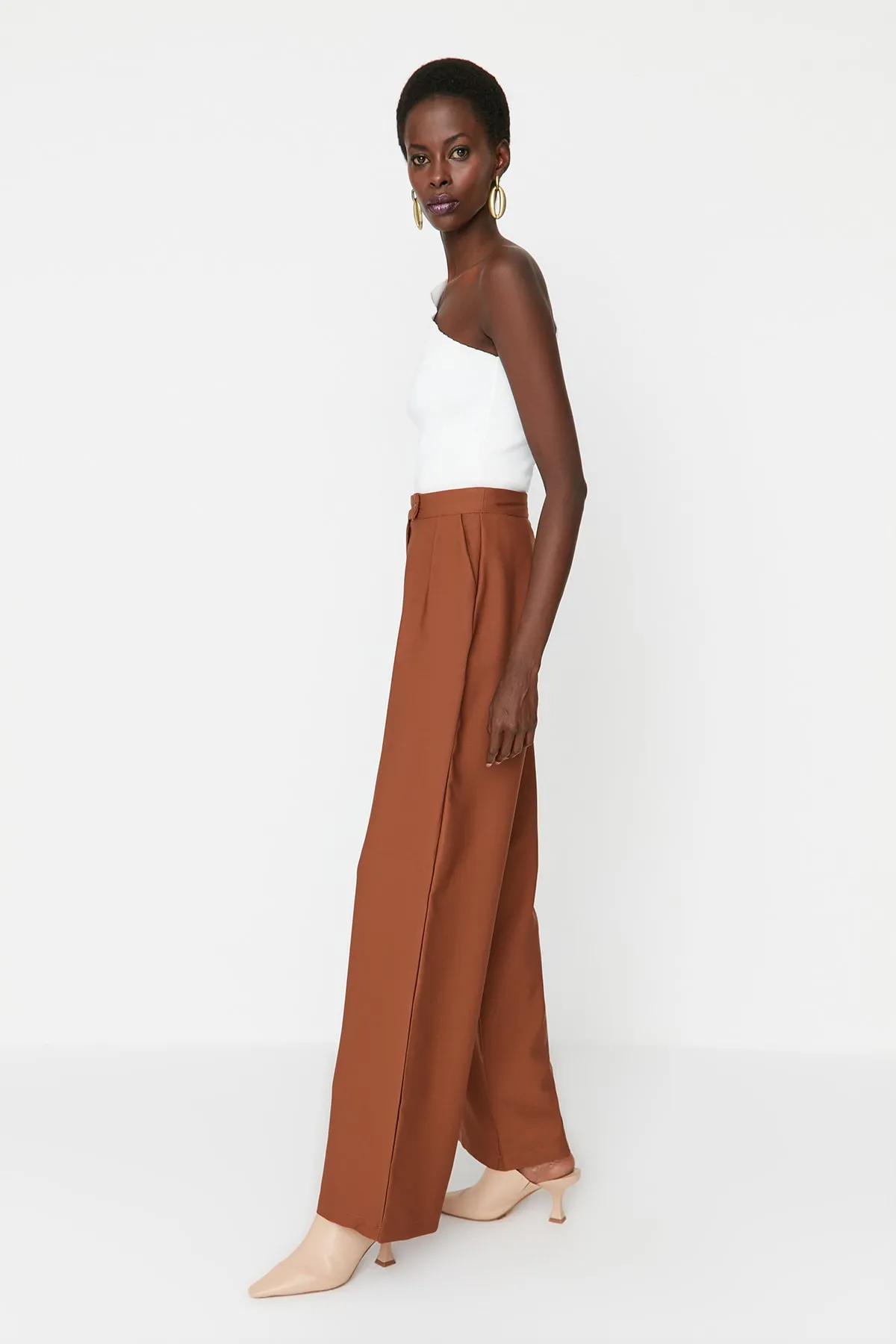 Trendyol Collection  Braune Webhose mit weitem Bein und hoher Taille TWOAW22PL0066