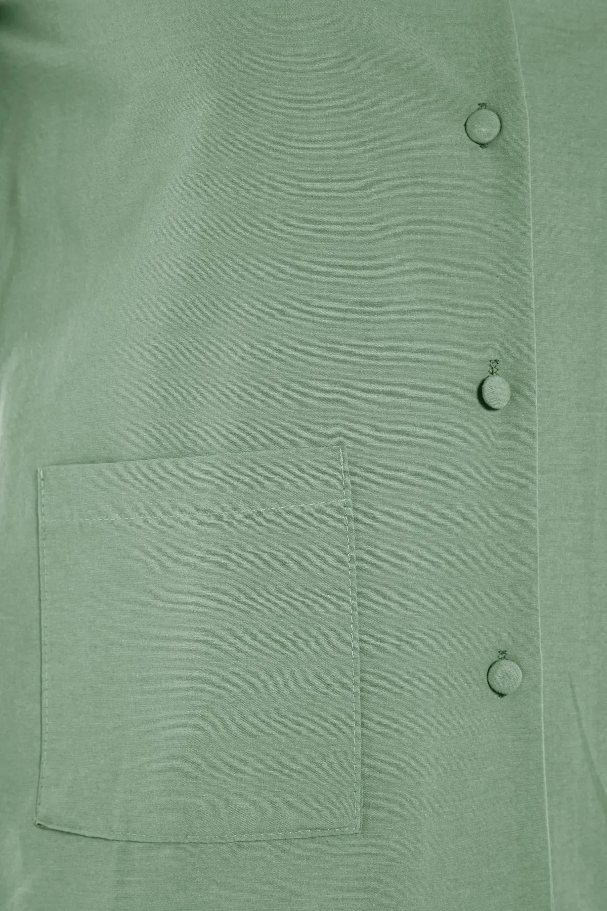 Trendyol Collection  Grünes Pyjama-Set aus gewebter Baumwolle mit Taschendetail THMAW23PT00441