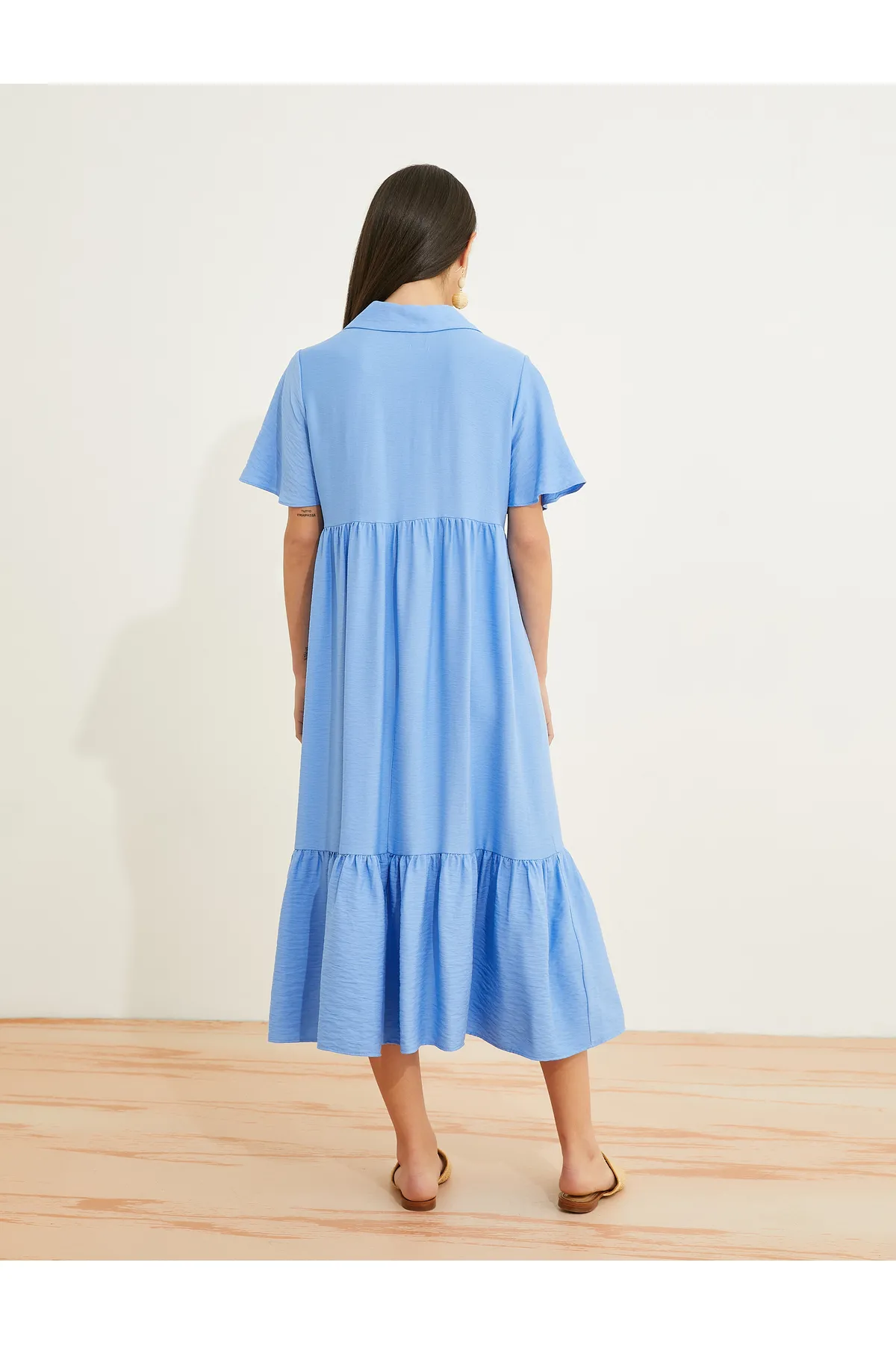 Koton  Mehrlagiges Hemdkleid in Midi-Länge mit kurzen Ärmeln