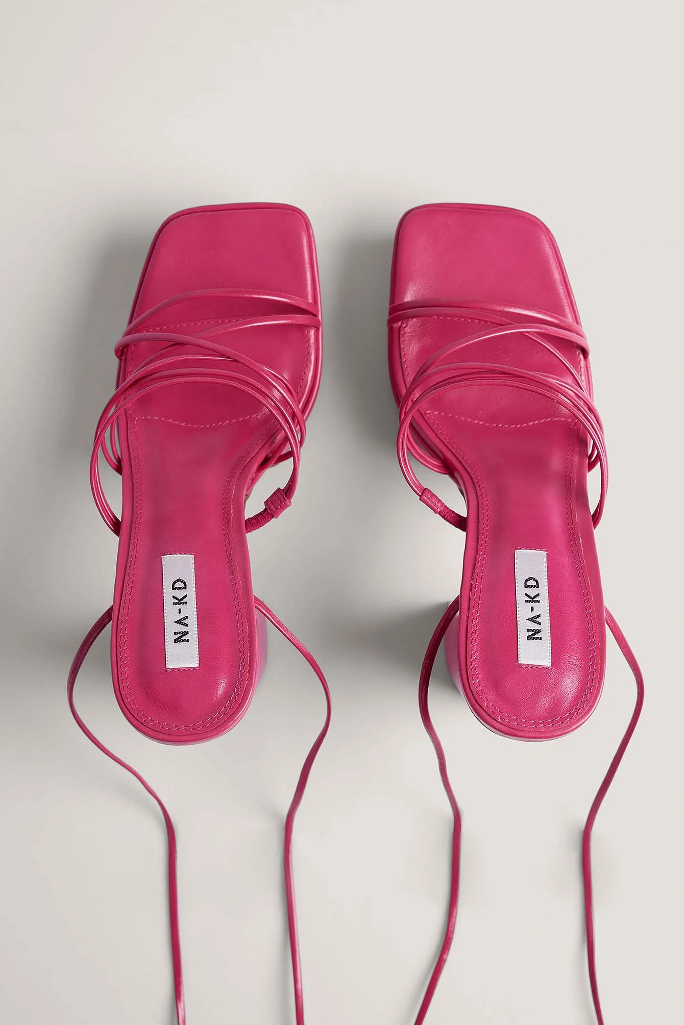 Plateau-Schuhe mit Riemchen