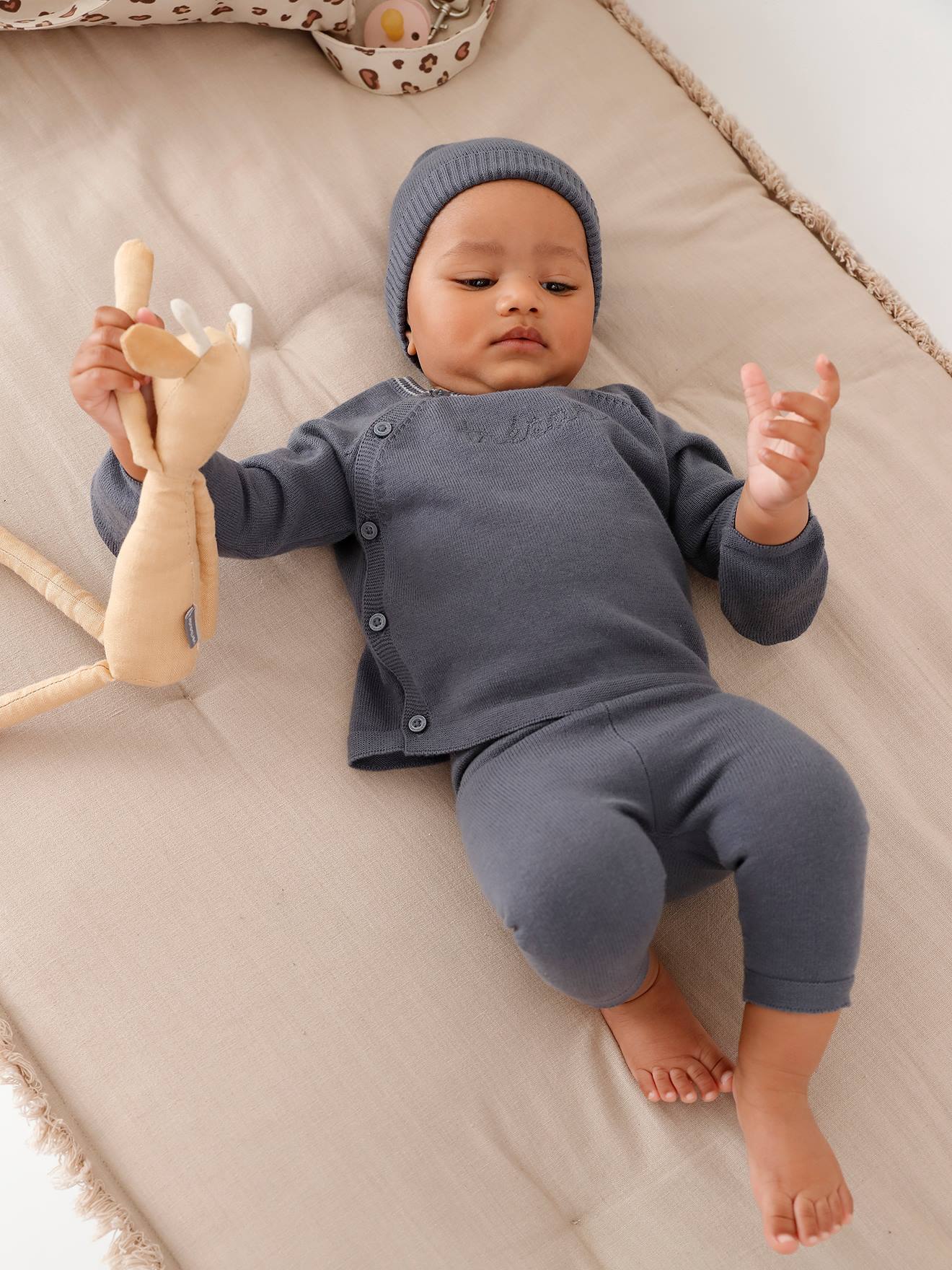Vertbaudet Baby Strick-Set: Cardigan, Leggings & Mütze Oeko-Tex - schiefergrau