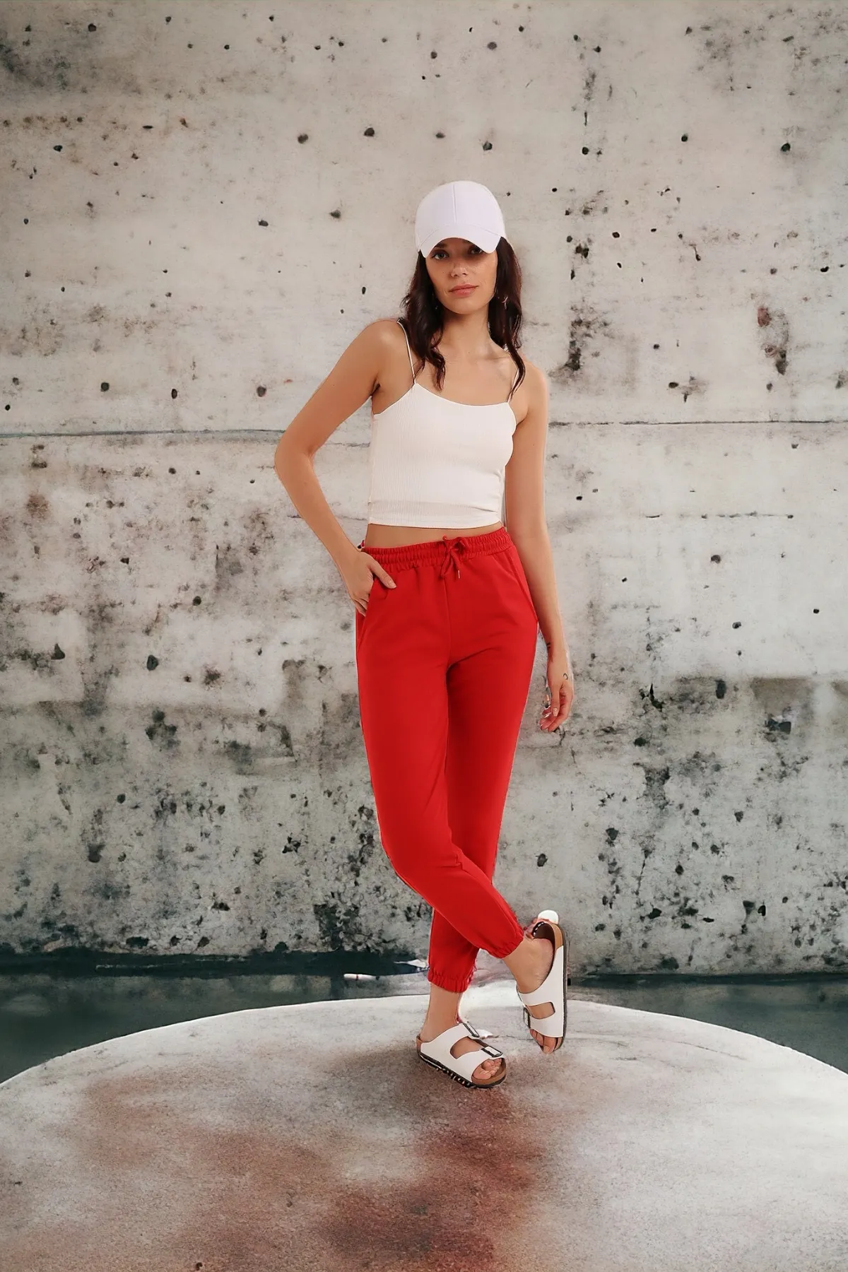 HAKKE  Rote Jogginghose mit Taschen für Damen