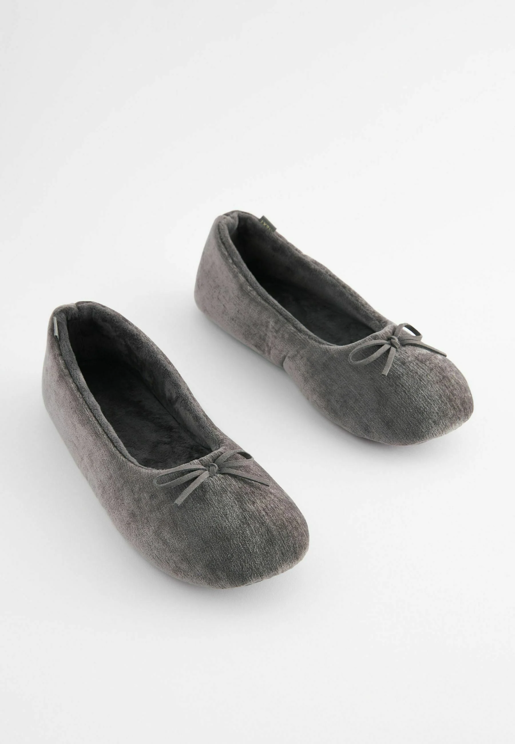 Siguiente REGULAR FIT - Pantuflas