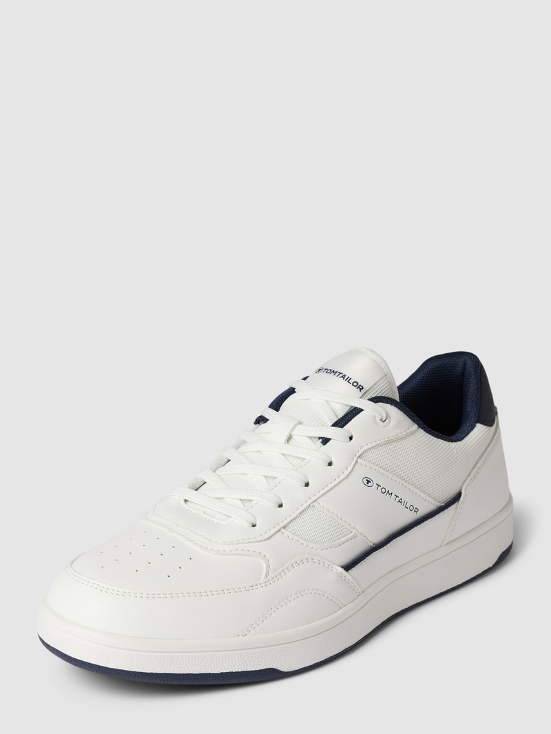 Sneaker mit Label-Details in weiß