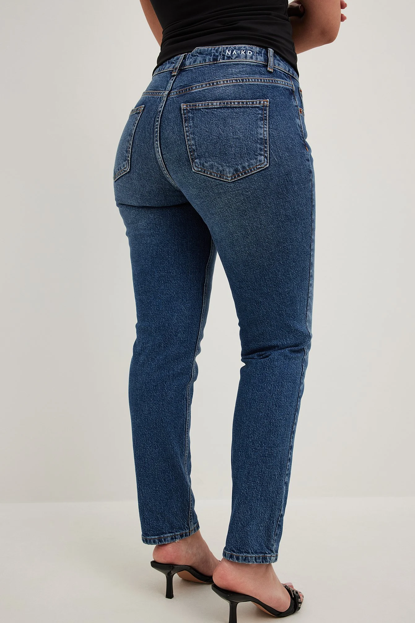 Schlanke Jeans mit mittlerer Taille