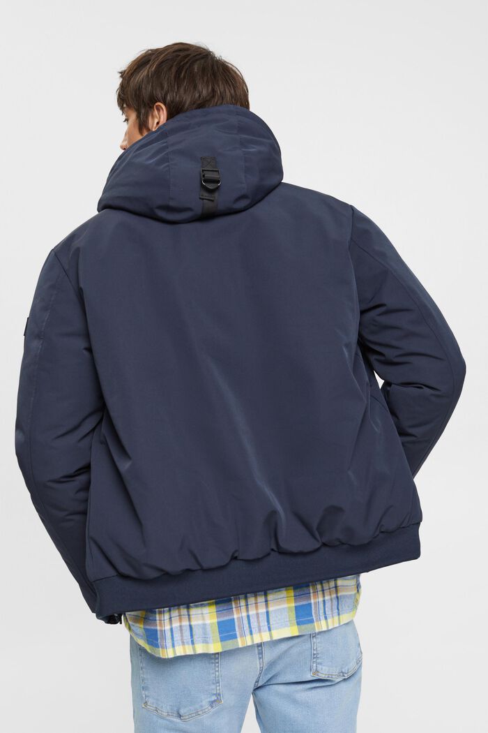 Jacke mit Kapuze
