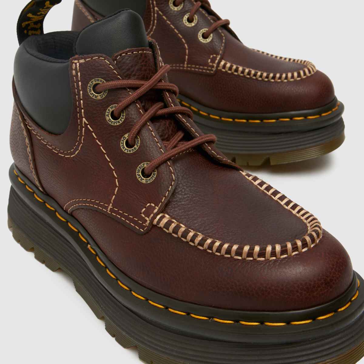 Dr. Martens Zebzag 4-szemű csizma barna színben