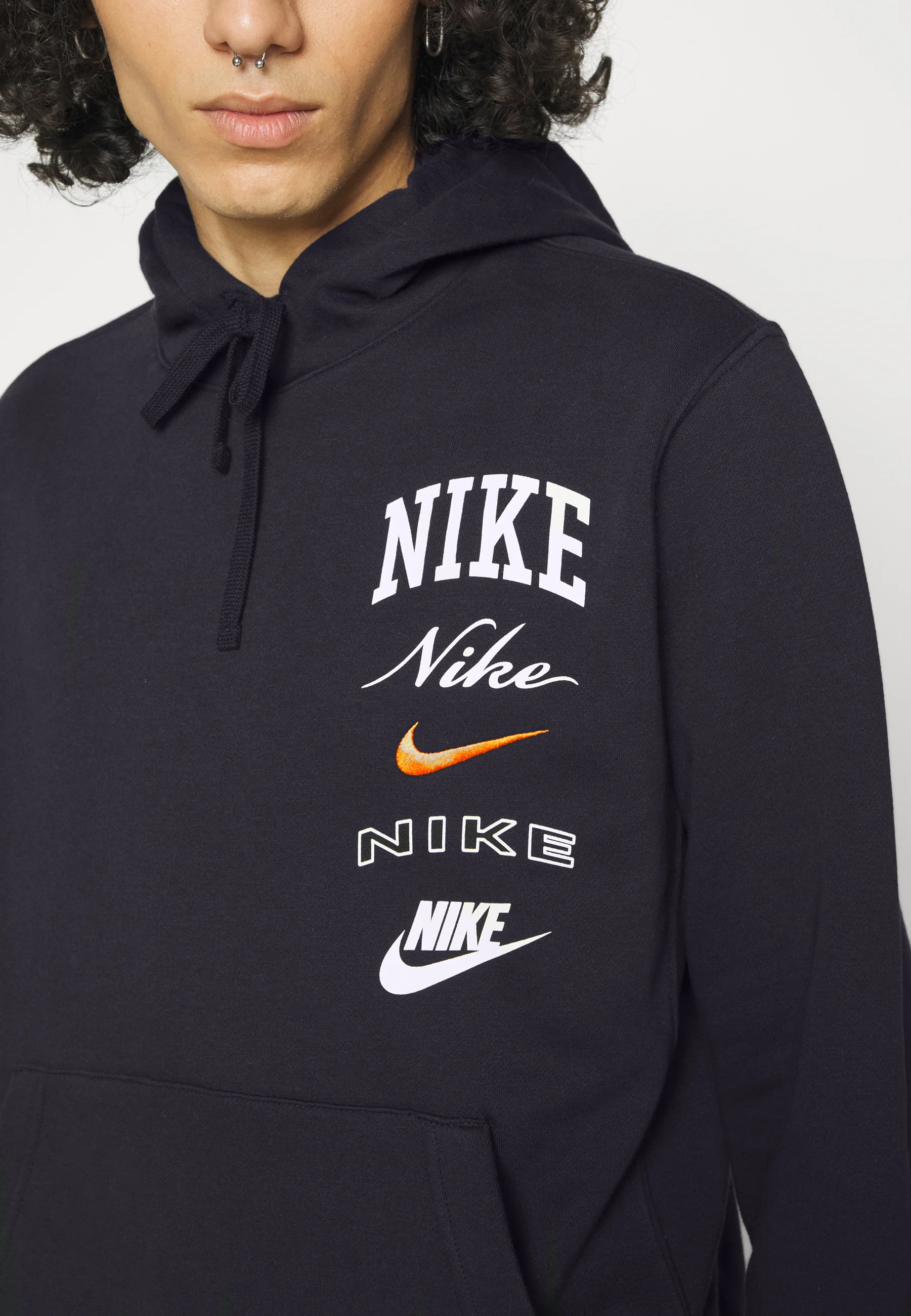 Nike Sportswear CLUB STACK - Sudadera con capucha