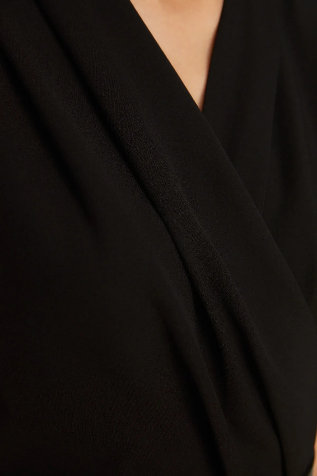 Trendyol Collection  Schwarzer, zweireihiger Maxi-Weboverall mit Gürtel und Kragen TWOSS21TU0004
