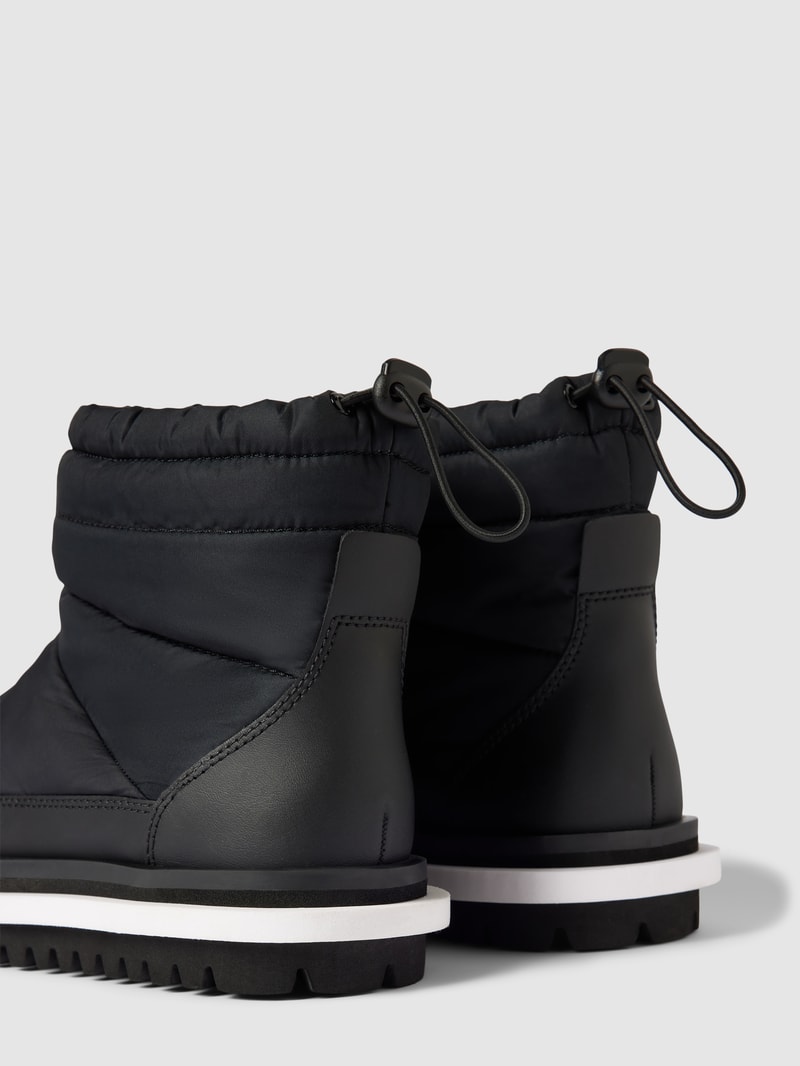 Stiefel mit Leder-Anteil in schwarz