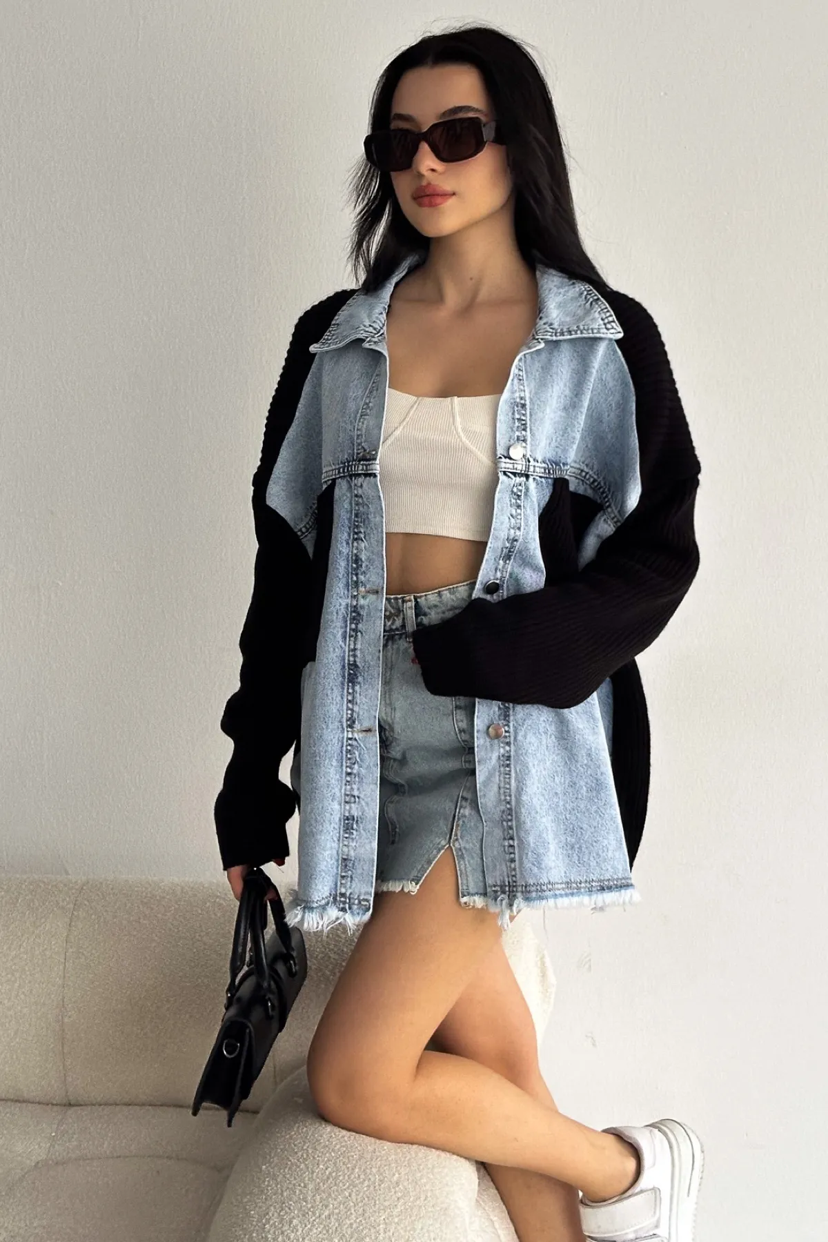 FEMELLE  Damen-Cardigan aus schwarzem, übergroßem Jeans-Jeansgarn mit Ärmeln und Taschen