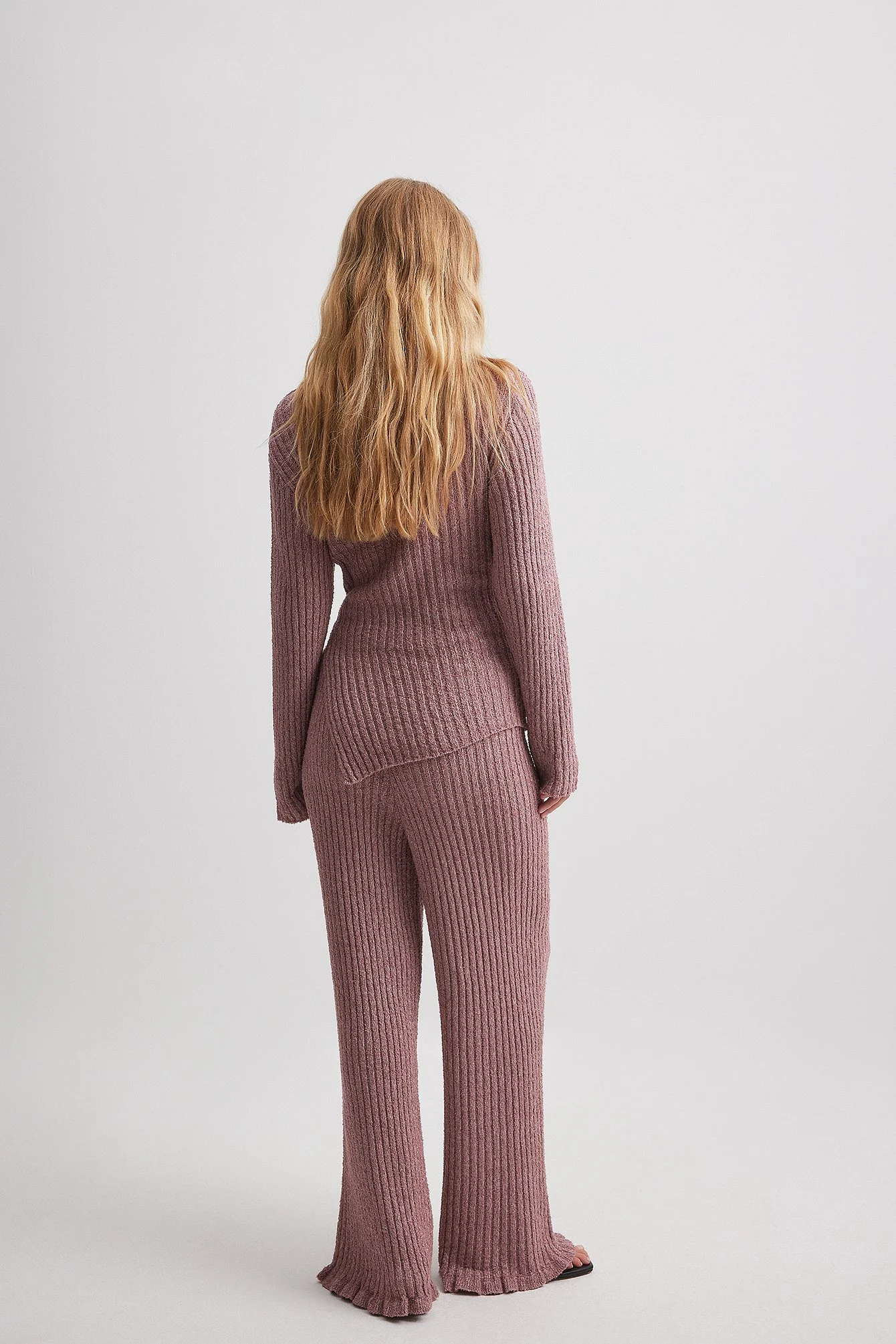 Asymmetrischer, gestrickter Langarmoberteil