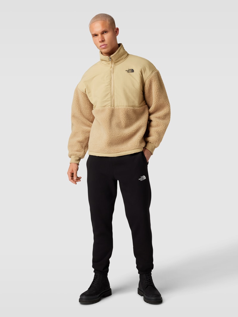Fleecepullover mit Stehkragen und Label-Stitching in beige