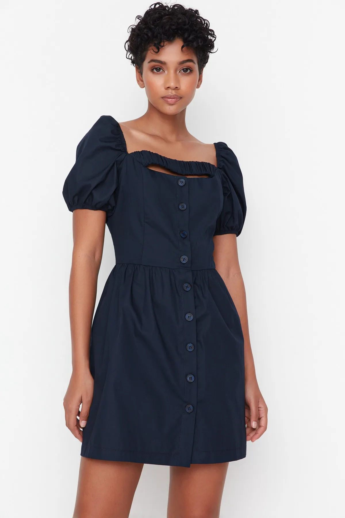 Trendyol Collection  Marineblaues, detailliertes Webkleid mit Kragen TWOSS22EL00753