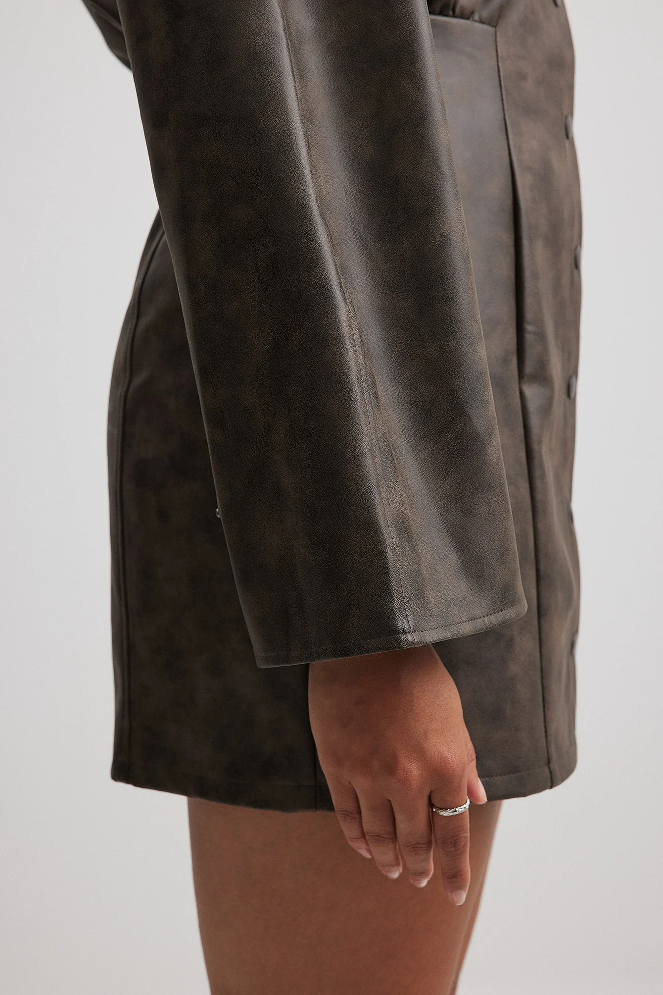Minikleid aus Kunstleder mit Waschung