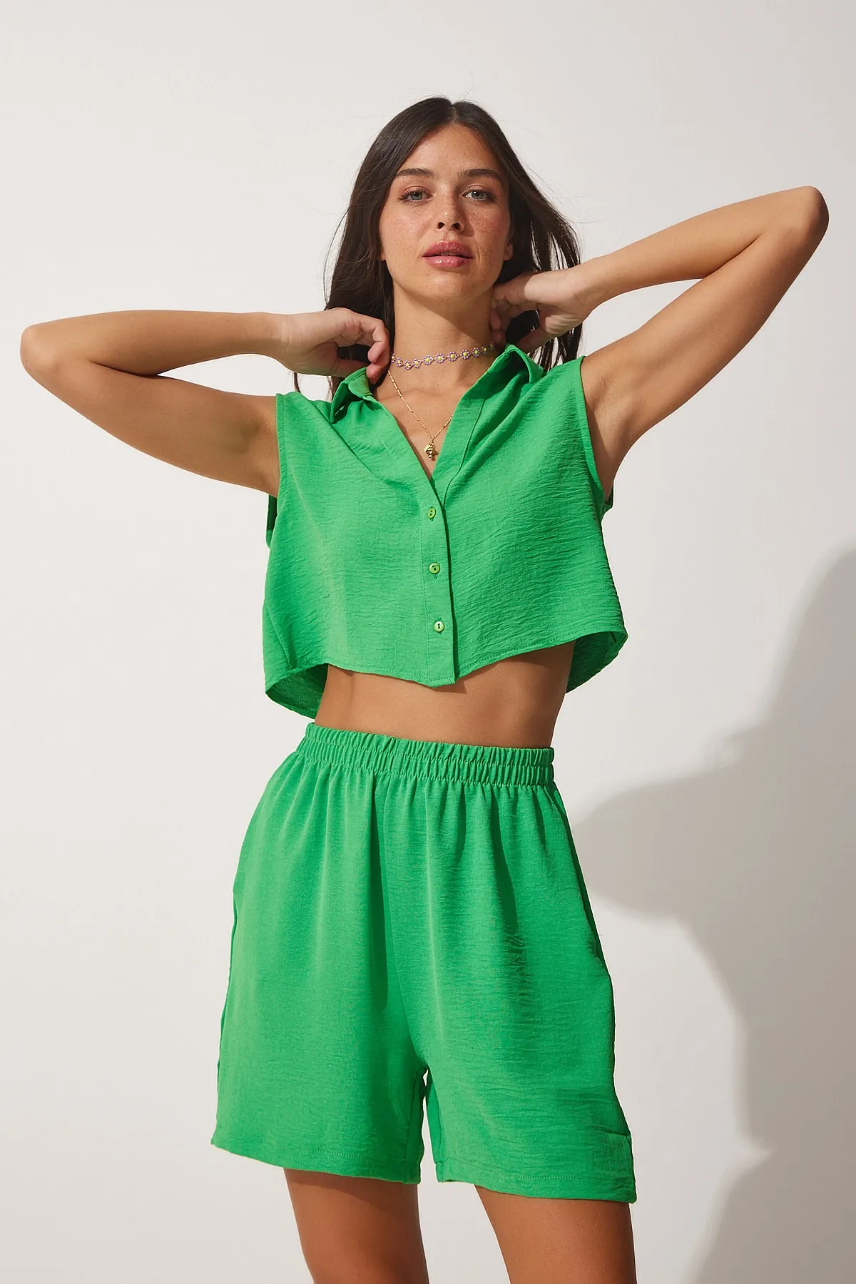 Happiness İstanbul  Grünes ärmelloses Hemd und weite Shorts für Damen, Sommeranzug MX00090