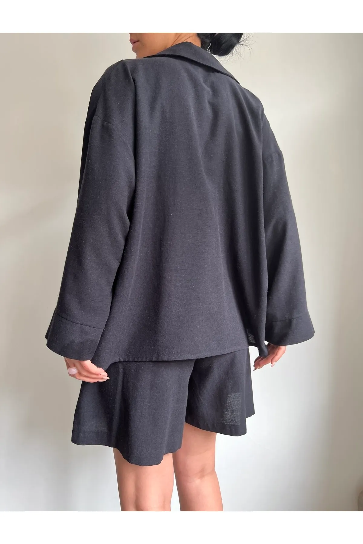 MAİ COLLECTİON  Schwarzes Leinen-Shorts-Set für Damen von Budva
