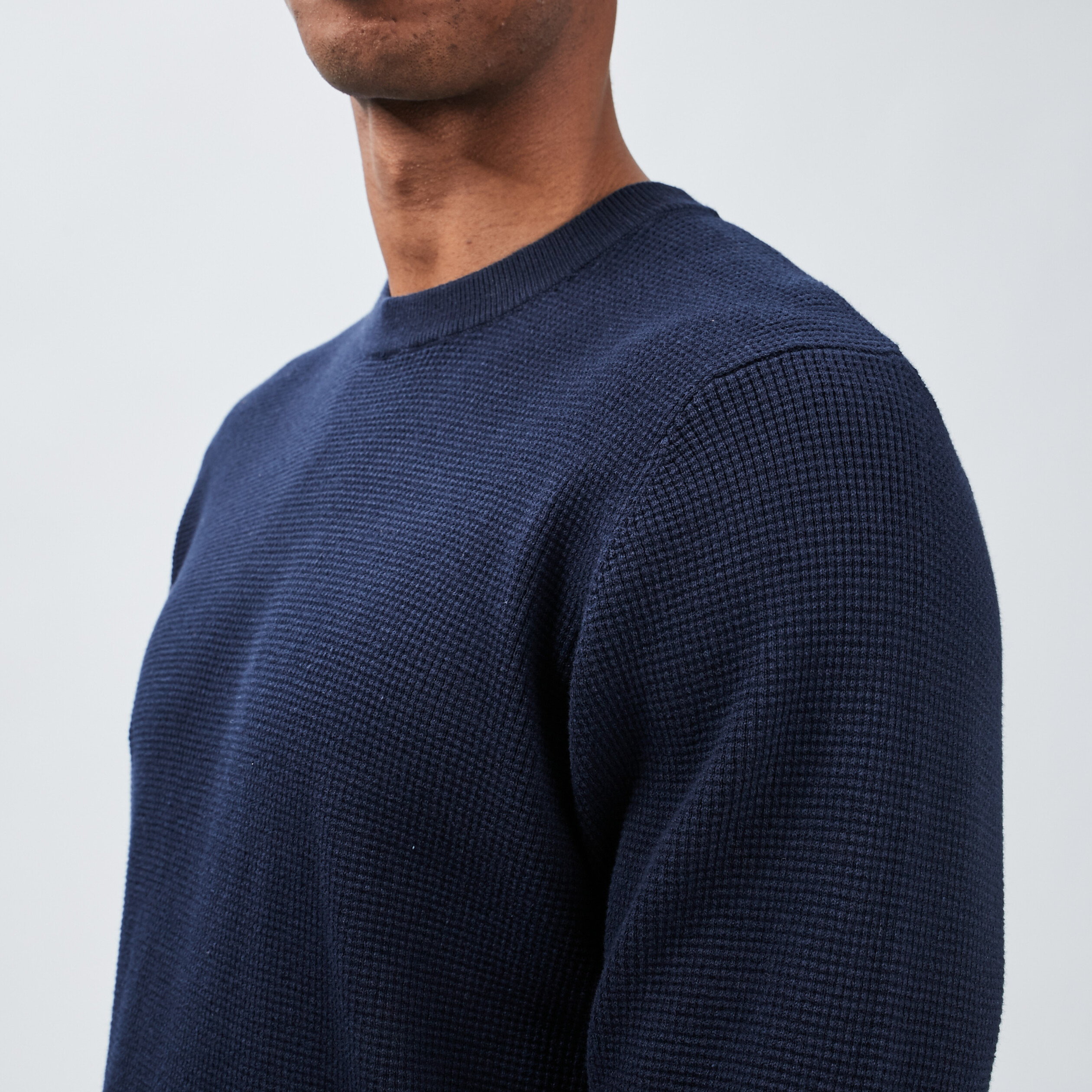 Pull avec col rond à relief bleu marine homme | La Halle