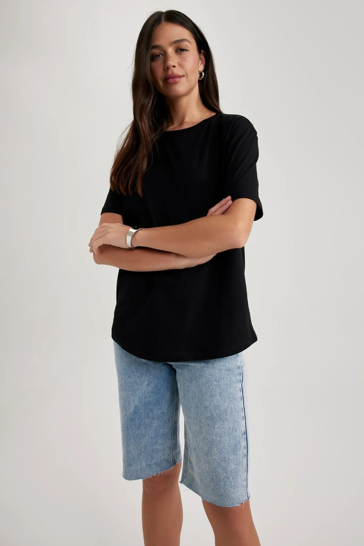 DeFacto  Kurzarm-T-Shirt mit normaler Passform und Rundhalsausschnitt