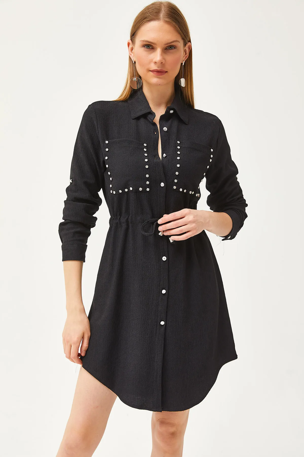 Olalook  Schwarzes Damen-Hemdkleid mit Taschen und Schnürung und Steindetail an der Taille ELB-19002064