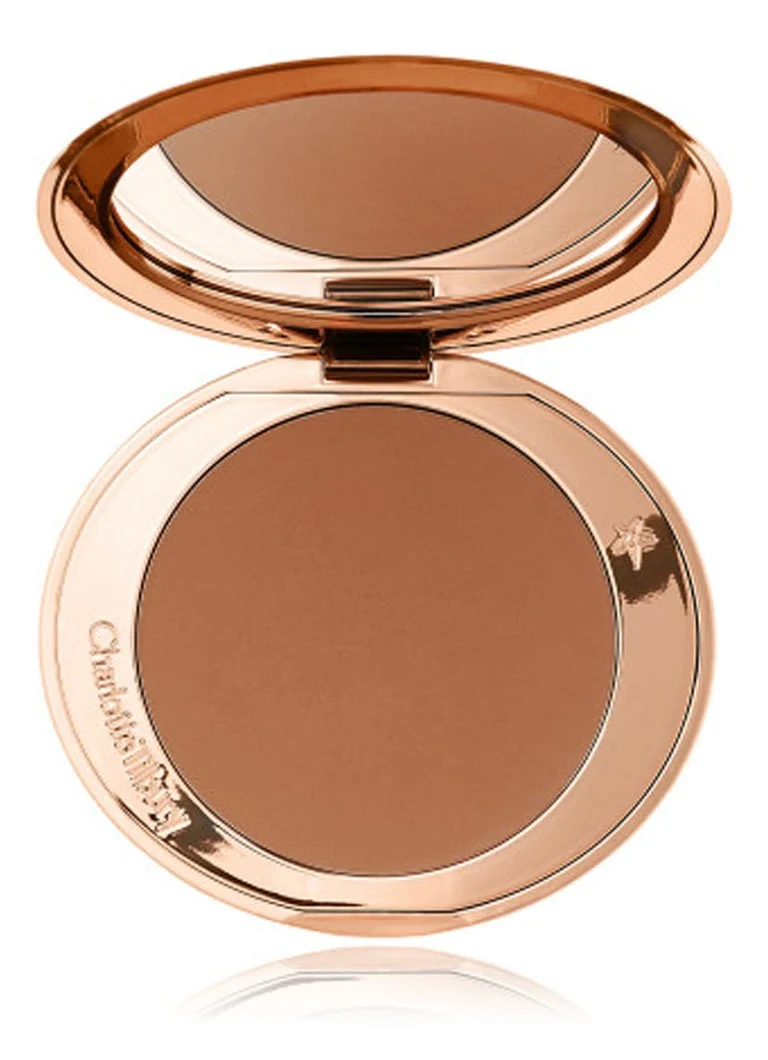 Bronzul aplicat cu aerograf al lui Charlotte Tilbury