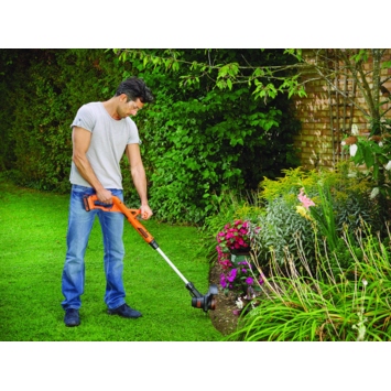 Black & Decker ST182320-QW ST182320 ruohotrimmeri 18 voltin 2,0 Ah litiumioniakku yhdellä laturilla 25 cm