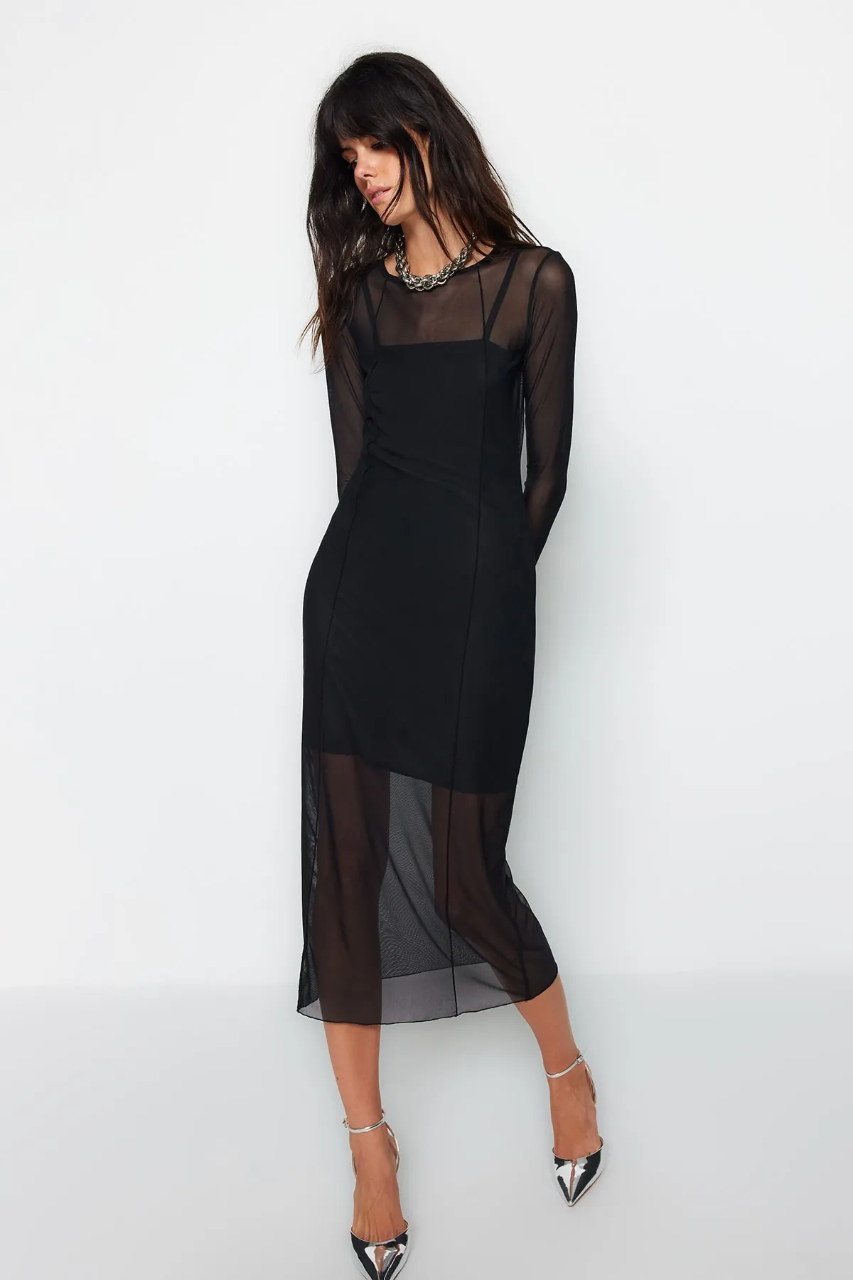 Trendyol Collection  Schwarzes, mit Tüll gefüttertes, figurbetontes Midi-Strickkleid TWOAW24EL00164