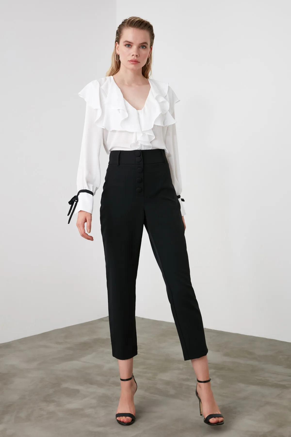 Trendyol Collection  Schwarze Webhose mit weitem Bein TWOSS19WX0086