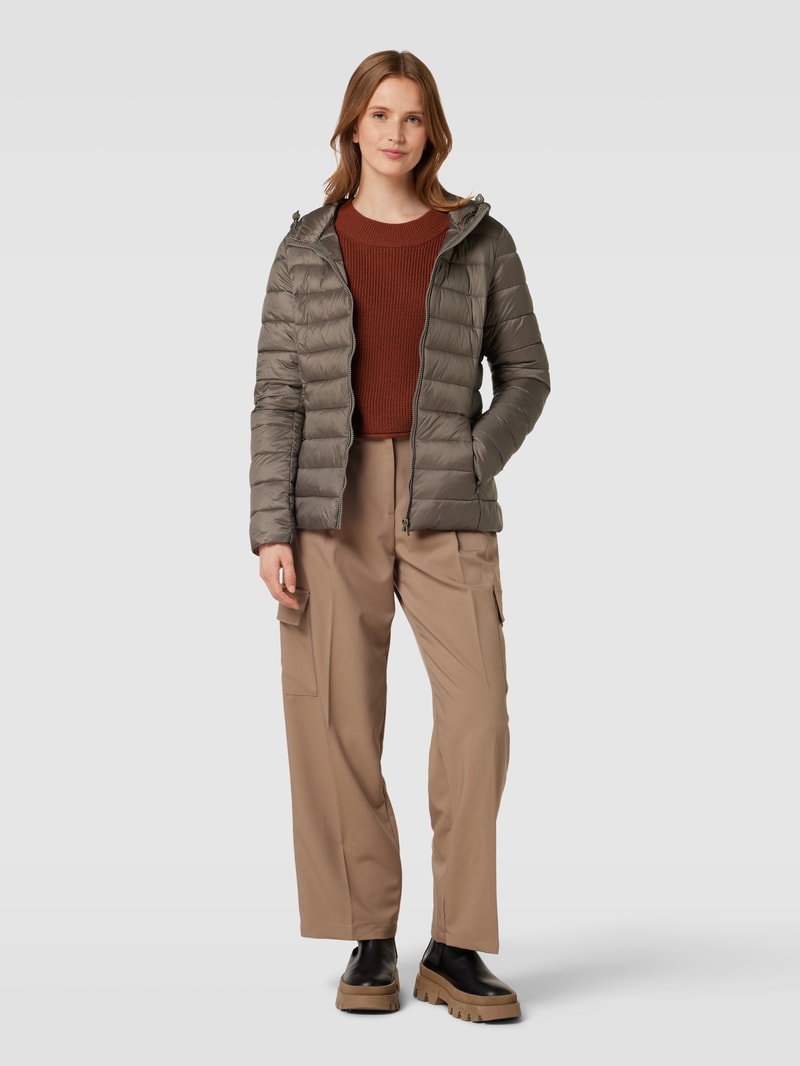 Steppjacke mit Kapuze in olivgrün