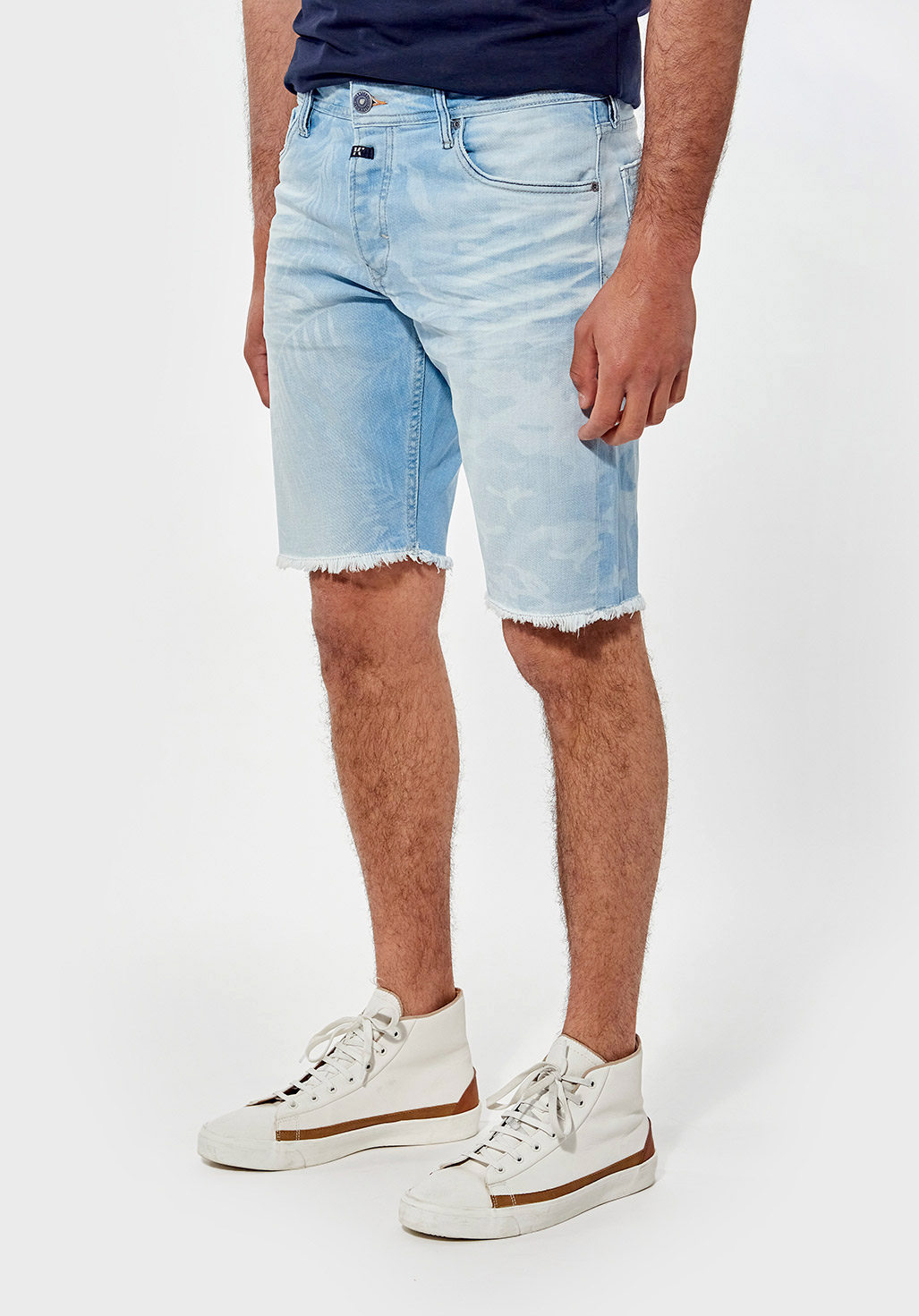 VITO  Bermuda en jean straight bleu délavé effrangé Homme